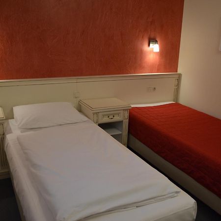 Hotel Pension Bellevue Bad Doberan Quarto foto