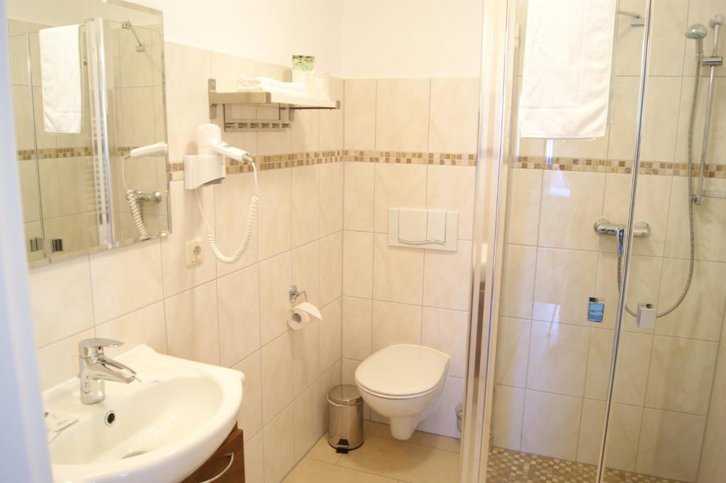 Hotel Pension Bellevue Bad Doberan Quarto foto